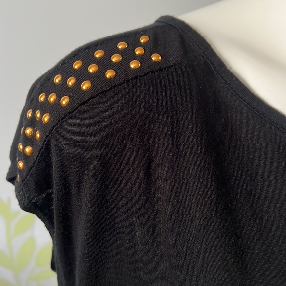 4/$20 Suzy Shier XL tops with shoulder detail - Picture 2 of 4